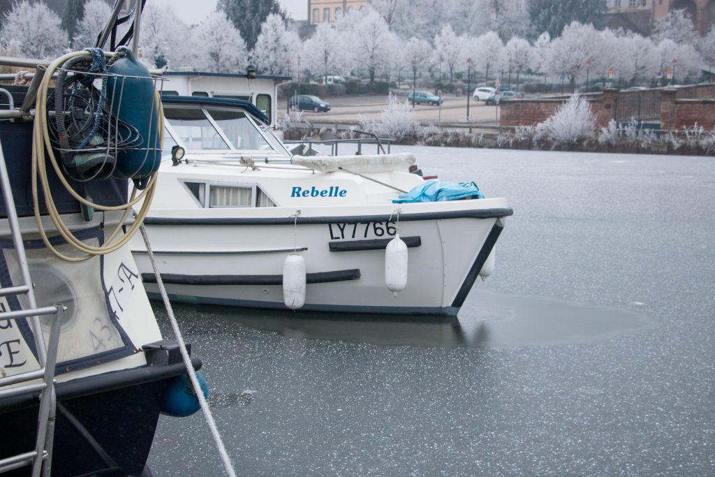 Le bateaux du port de Saverne en Hiver