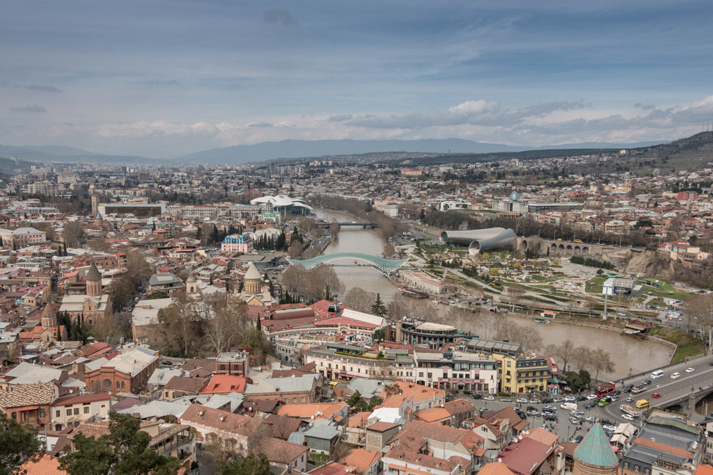 Vue d'ensemble de la capitale de la Géorgie, Tbilissi